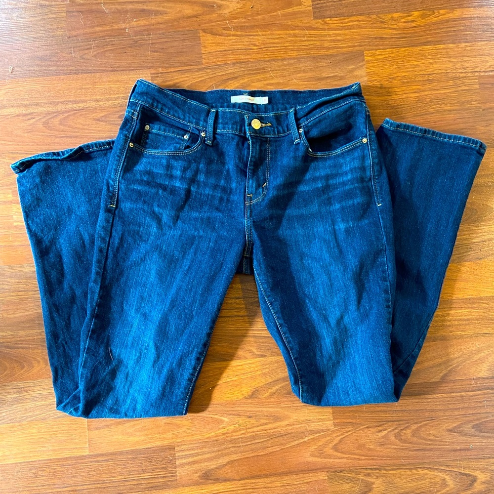 Size 8 Women’s Levi’s 505. Barely worn!